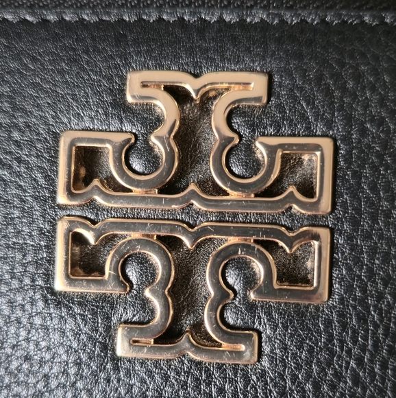 Tory Burch Women's 141004 Pebbled Leather Britten Zip Continental Wallet (Black) - Picture 3 of 11